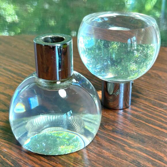 Pair of Vintage Lucite Doorknobs with Chrome Hardware – Mid Century Modern - Picture 4 of 12